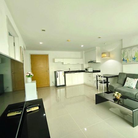 The Urban City Center By Fantasea Beach Pattaya Bagian luar foto