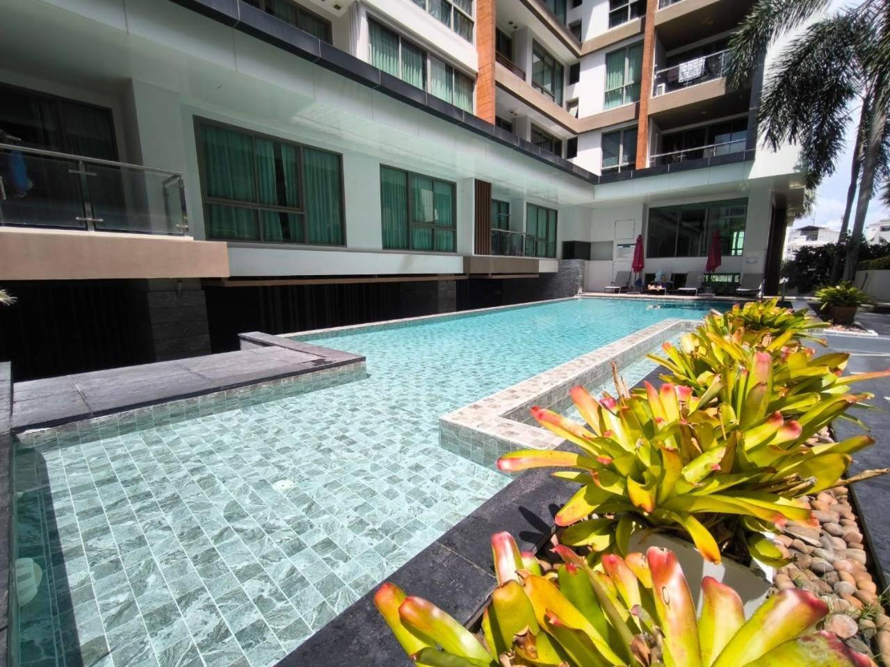 The Urban City Center By Fantasea Beach Pattaya Bagian luar foto