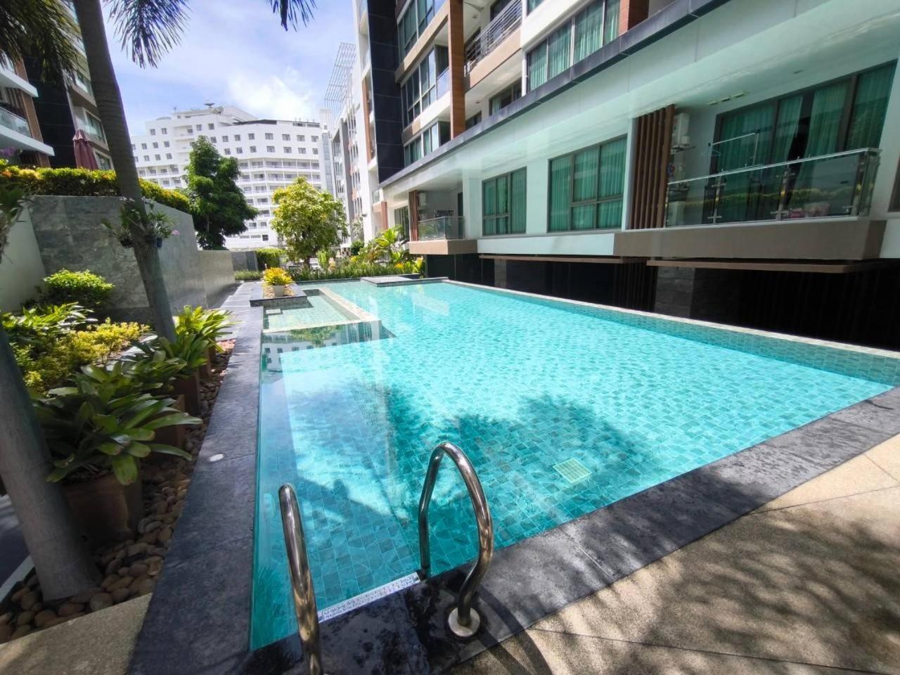 The Urban City Center By Fantasea Beach Pattaya Bagian luar foto