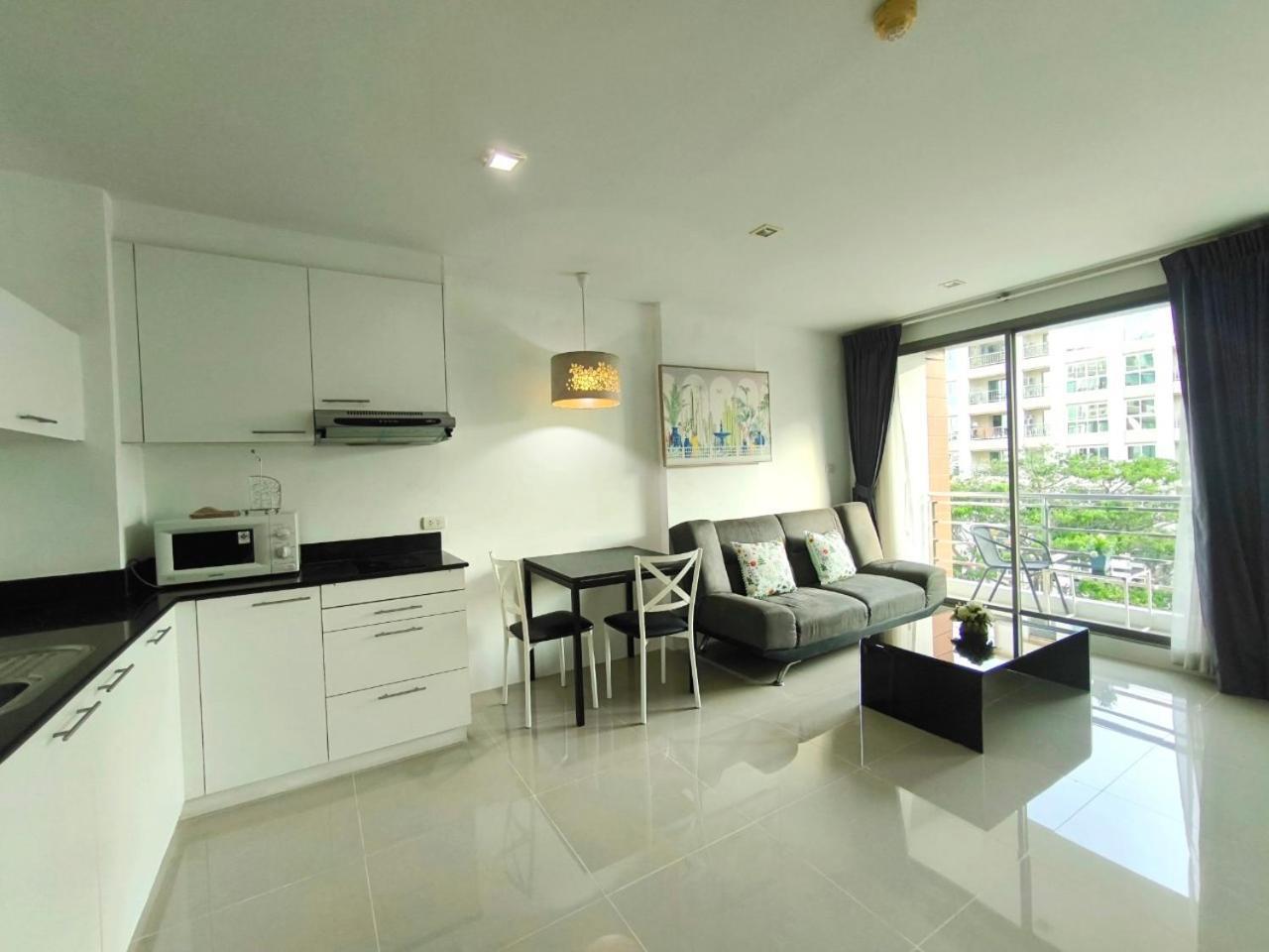 The Urban City Center By Fantasea Beach Pattaya Bagian luar foto