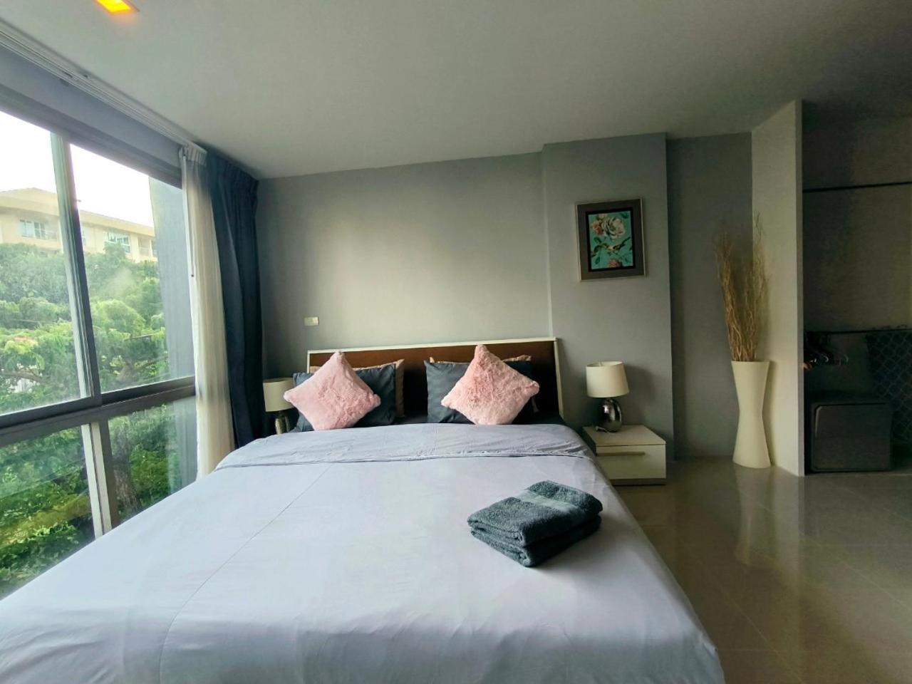 The Urban City Center By Fantasea Beach Pattaya Bagian luar foto