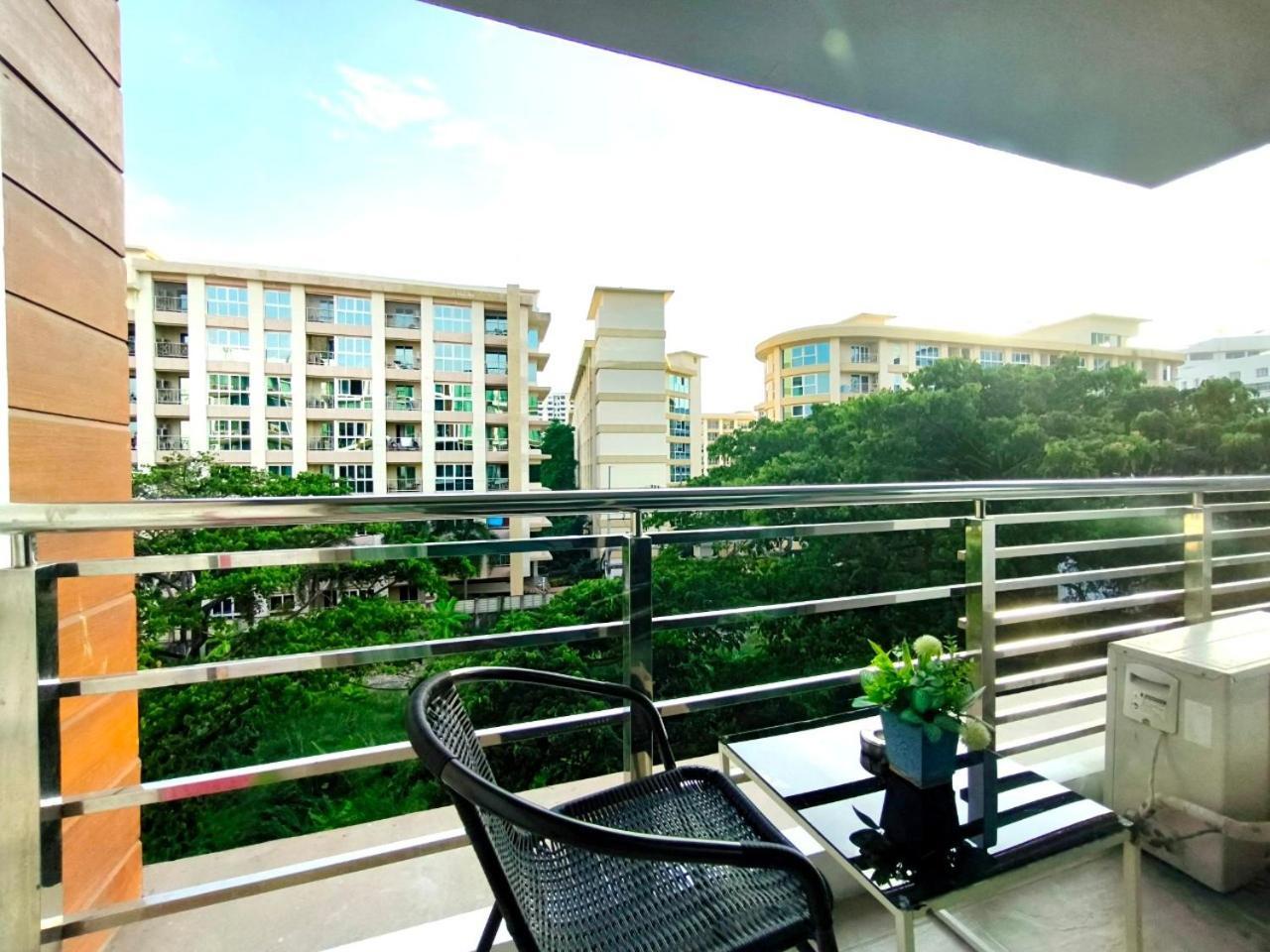 The Urban City Center By Fantasea Beach Pattaya Bagian luar foto